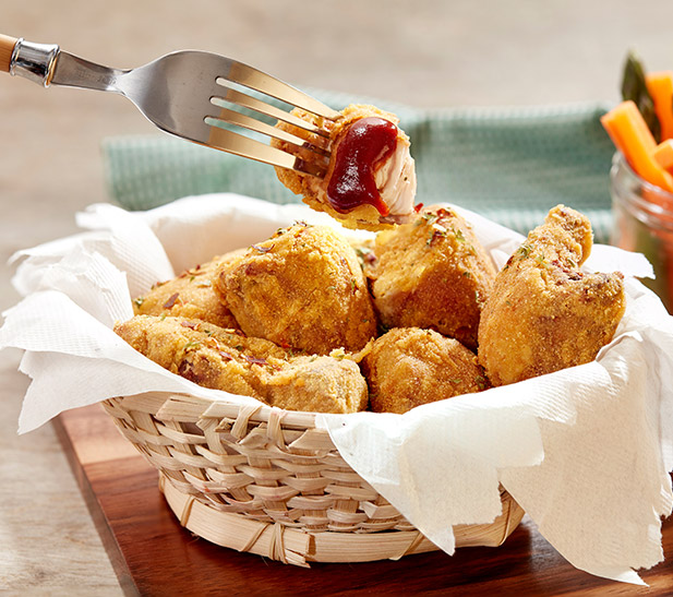 Trocitos de pollo fritos en salsa bbq