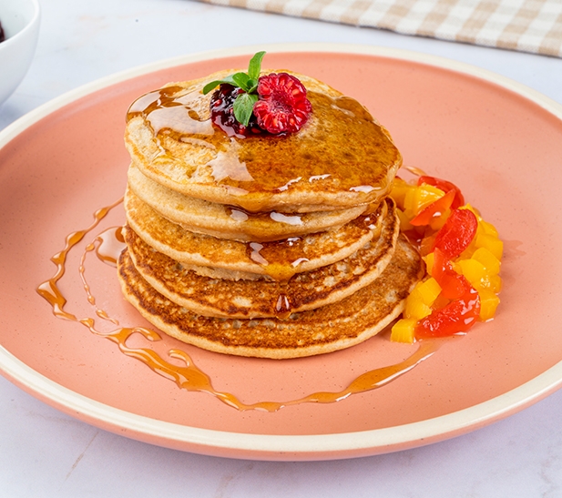 Panqueques con coctel de frutas